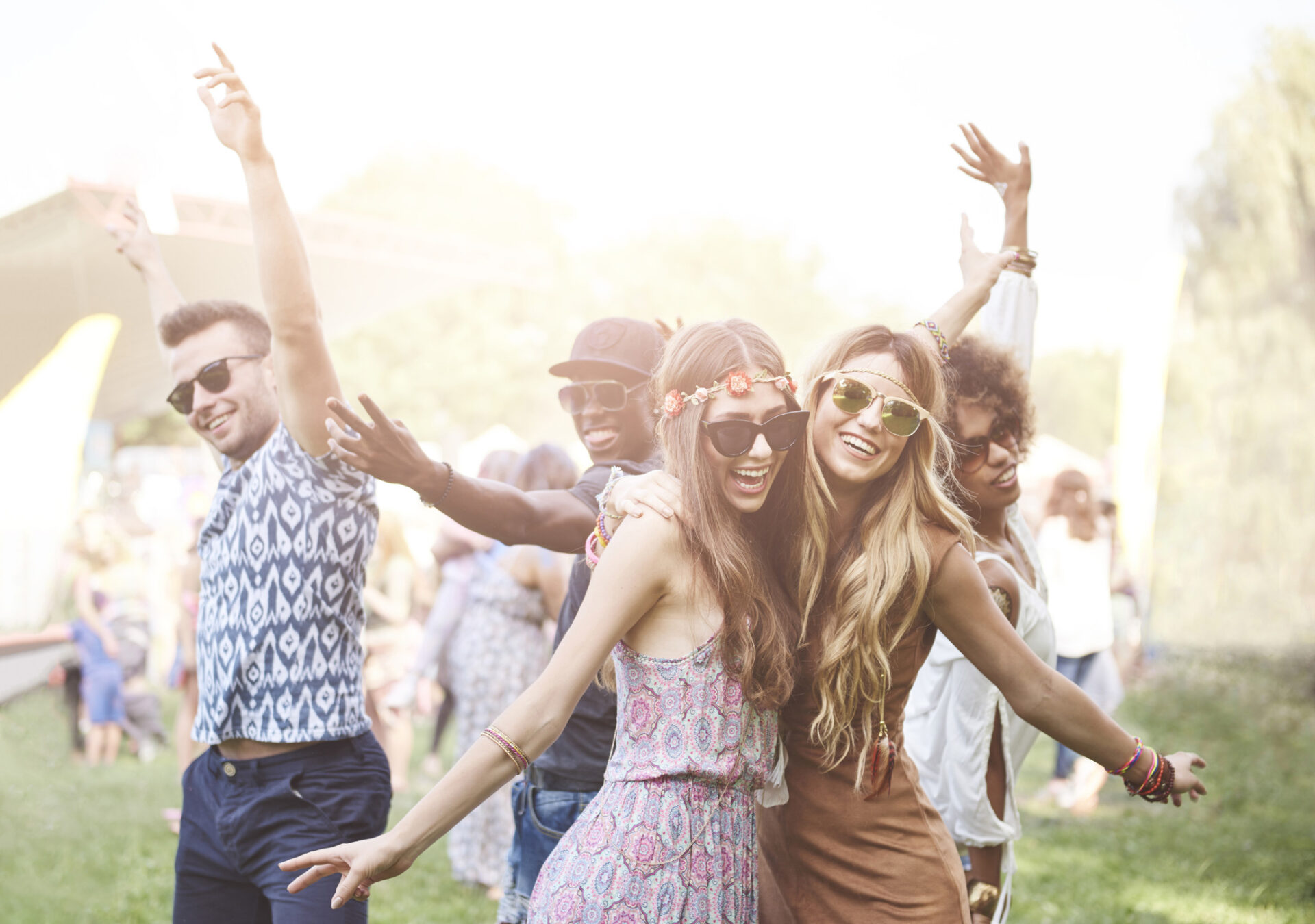 События жизни. Paul Tollett Coachella. Тусовка молодежи. Молодежь веселье. Молодежь веселится.