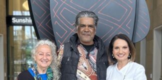 Helena Gulash, Lyndon Davis, and Mayor Rosanna Natoli with Dura Gunga.